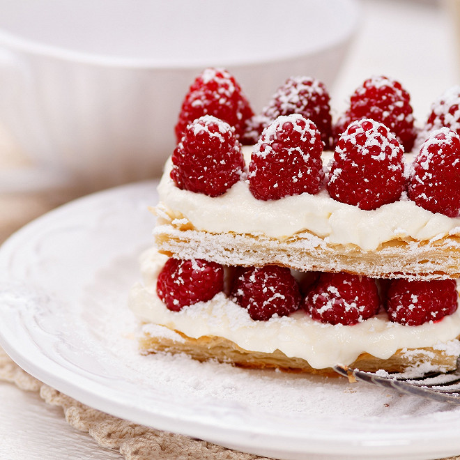 Lire la suite à propos de l’article Mille-feuille aux framboises et chantilly